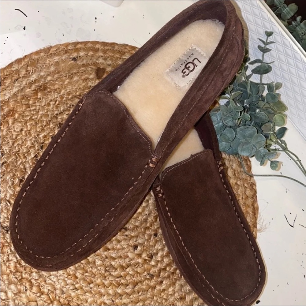 SOLD *** UGG australia size 11 NWOT - Picture 1 of 5